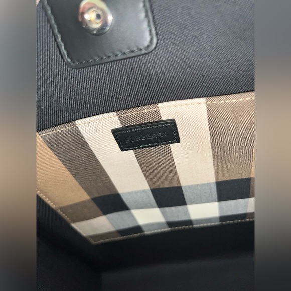 New BURBERRY Top Handle Bag - Picture 6 of 9